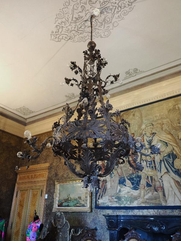 Varenna, Italy: Villa Monastero, Black Room: light fixture