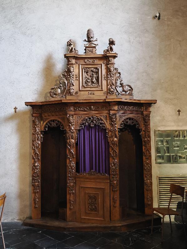 Varenna, Italy: Church of San Giorgio: confessional