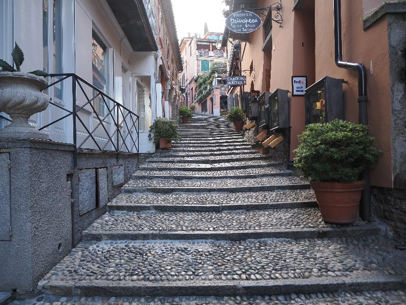 Bellagio, Italy: Salita Serbelloni: view up steps