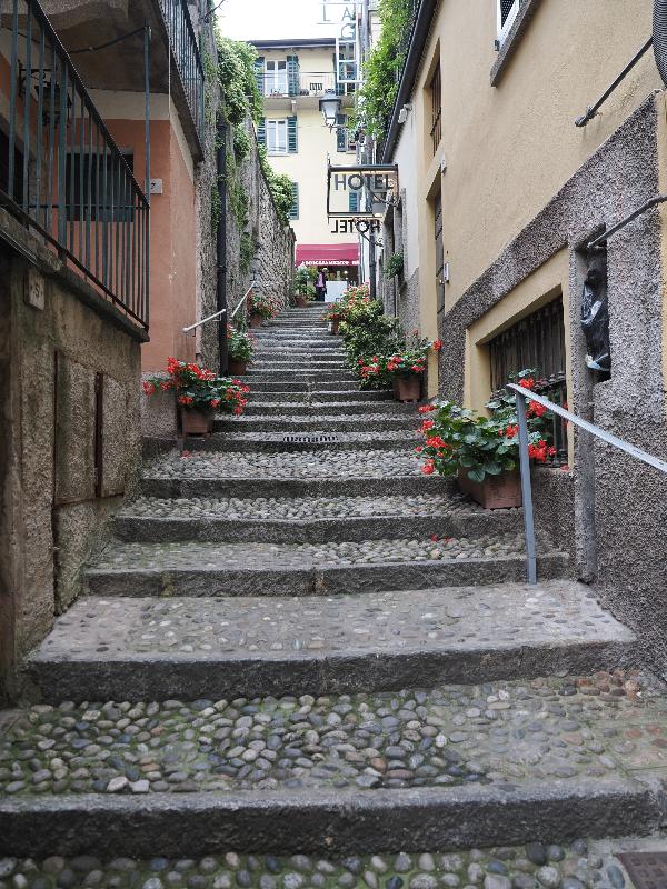 Bellagio, Italy: Salita Grandi: view up steps