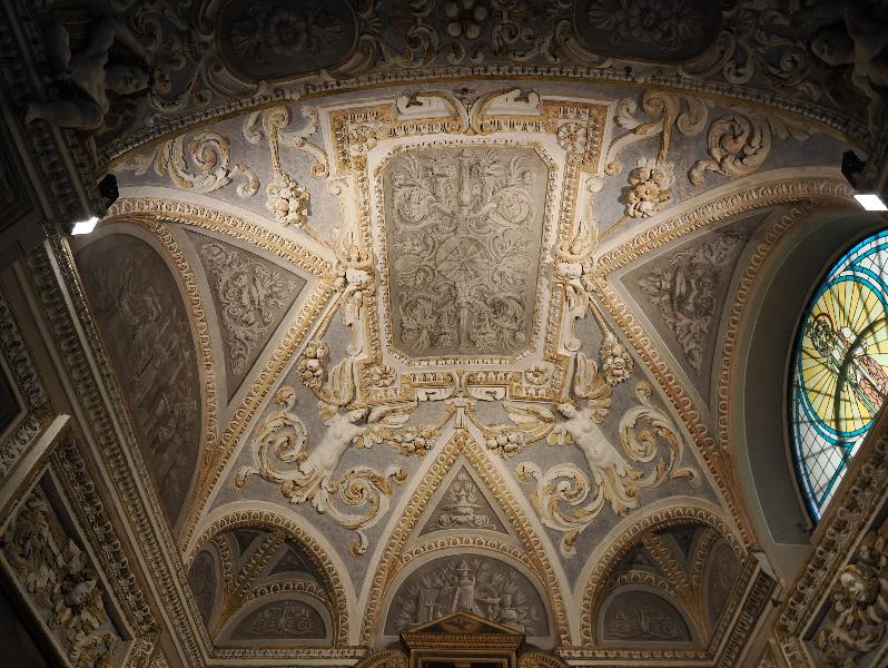 Bellano, Italy: Chiesa Prepositurale dei Santi Nazaro e Celso: John the Baptist chapel, ceiling