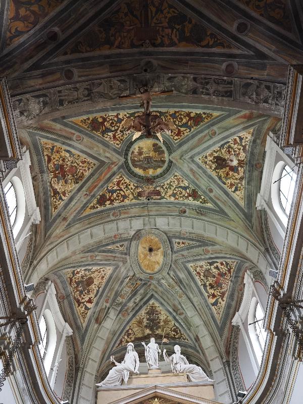 Bellano, Italy: Chiesa Prepositurale dei Santi Nazaro e Celso: high altar ceiling