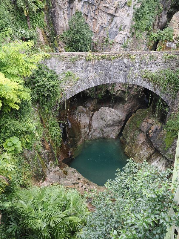 Bellano, Italy: Orrido di Bellano (Bellano Gorge): old bridge