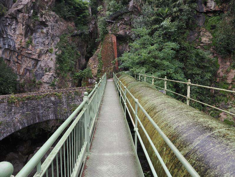 Bellano, Italy: Orrido di Bellano (Bellano Gorge): view along modern bridge, with water pipe