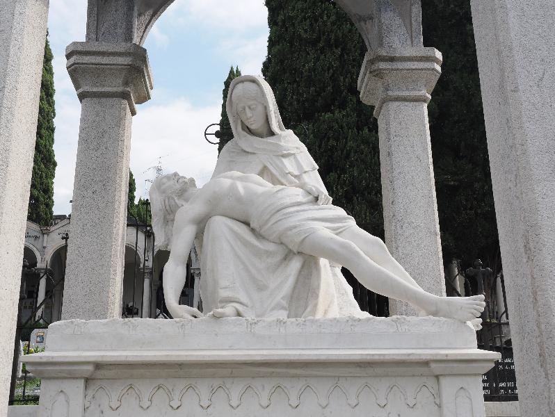 Bellano, Italy: Communal Cemetery: Vitali monument, Pieta
