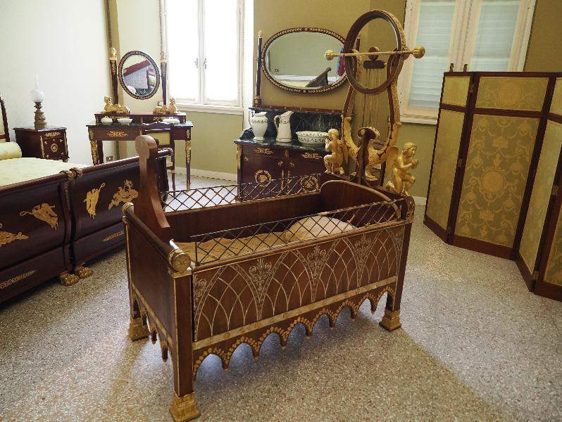 Tremezzina, Italy: Villa Carlotta, Bedroom: cradle (1826, Johann Werner Henschel)