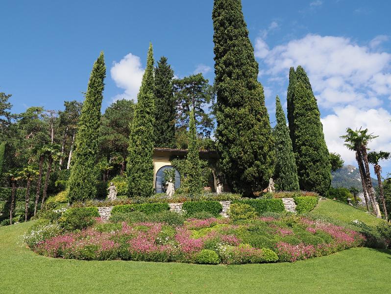 Lenno, Italy: Villa del Balbianello: view of garden