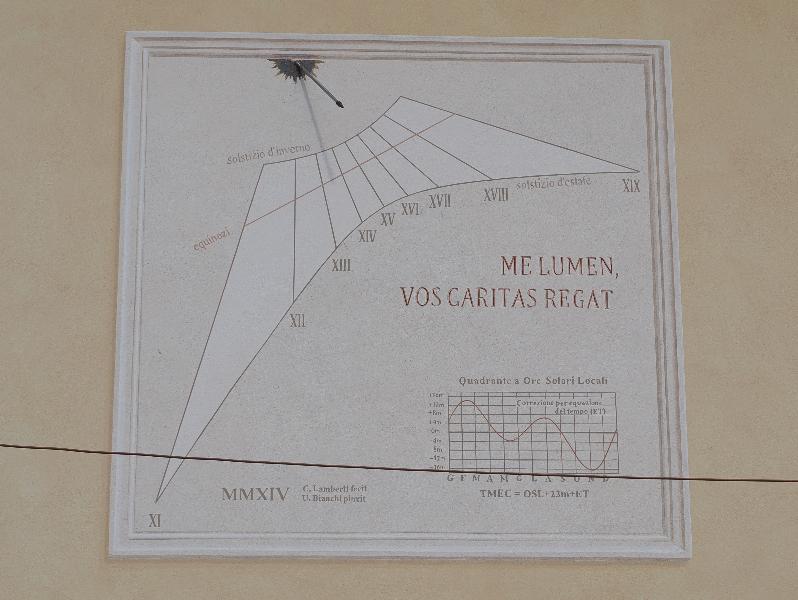 Lenno, Italy: Piazza 11 Febbraio: sundial (2014, made by C. Lamberti, painted by U. Bianchi)