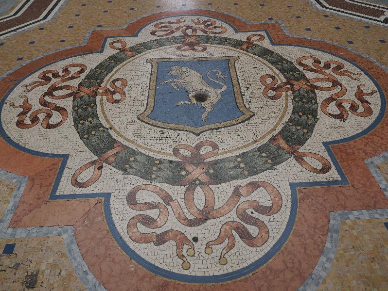 Milan, Italy: Galleria Vittorio Emanuele II: Milan bull