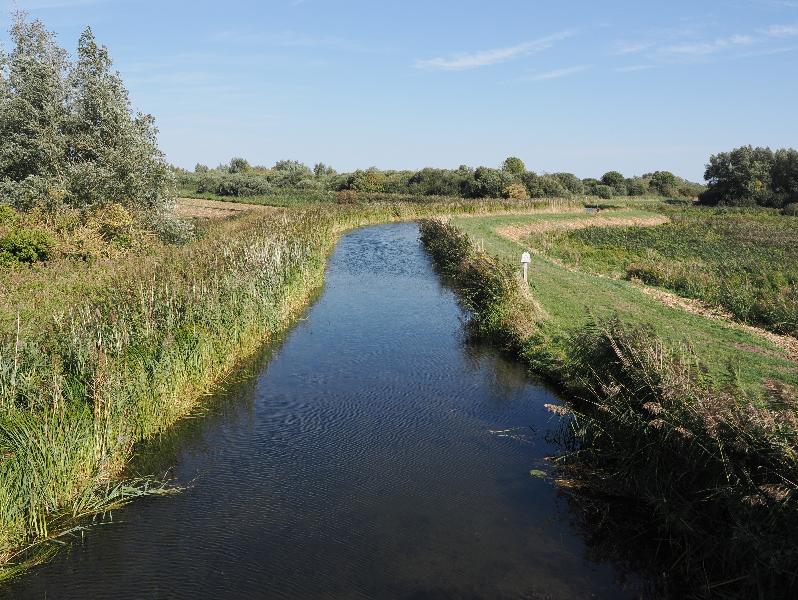 Upware, England: Burwell Lode: waterway