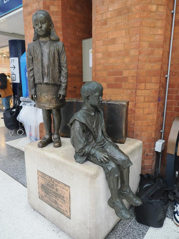 London, England: Liverpool Street Station: Fur das Kind - Displaced (2003, Flor Kent)